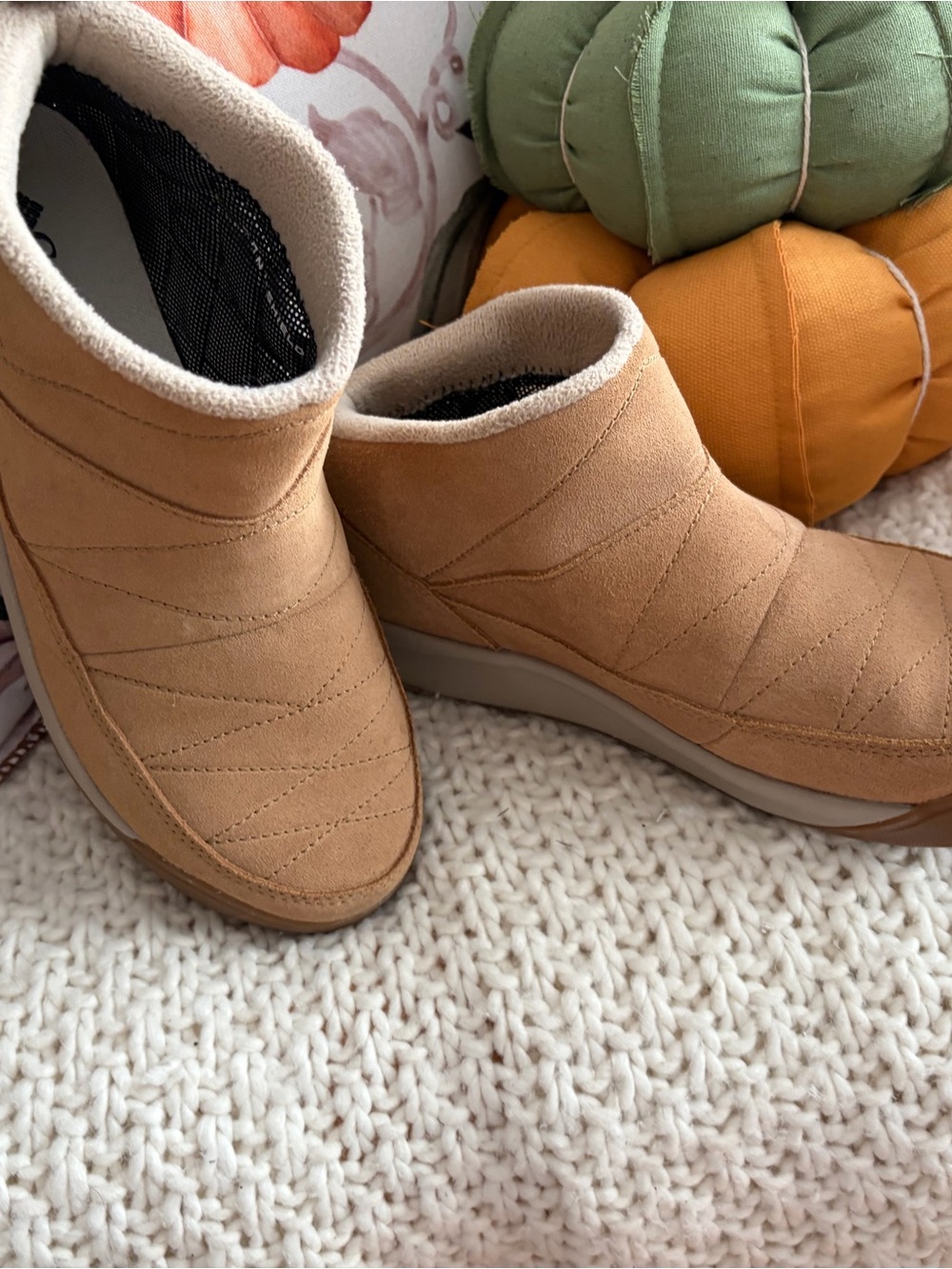 Columbia Women's Chestnut Tan Quilted Slip-On Ankle Booties